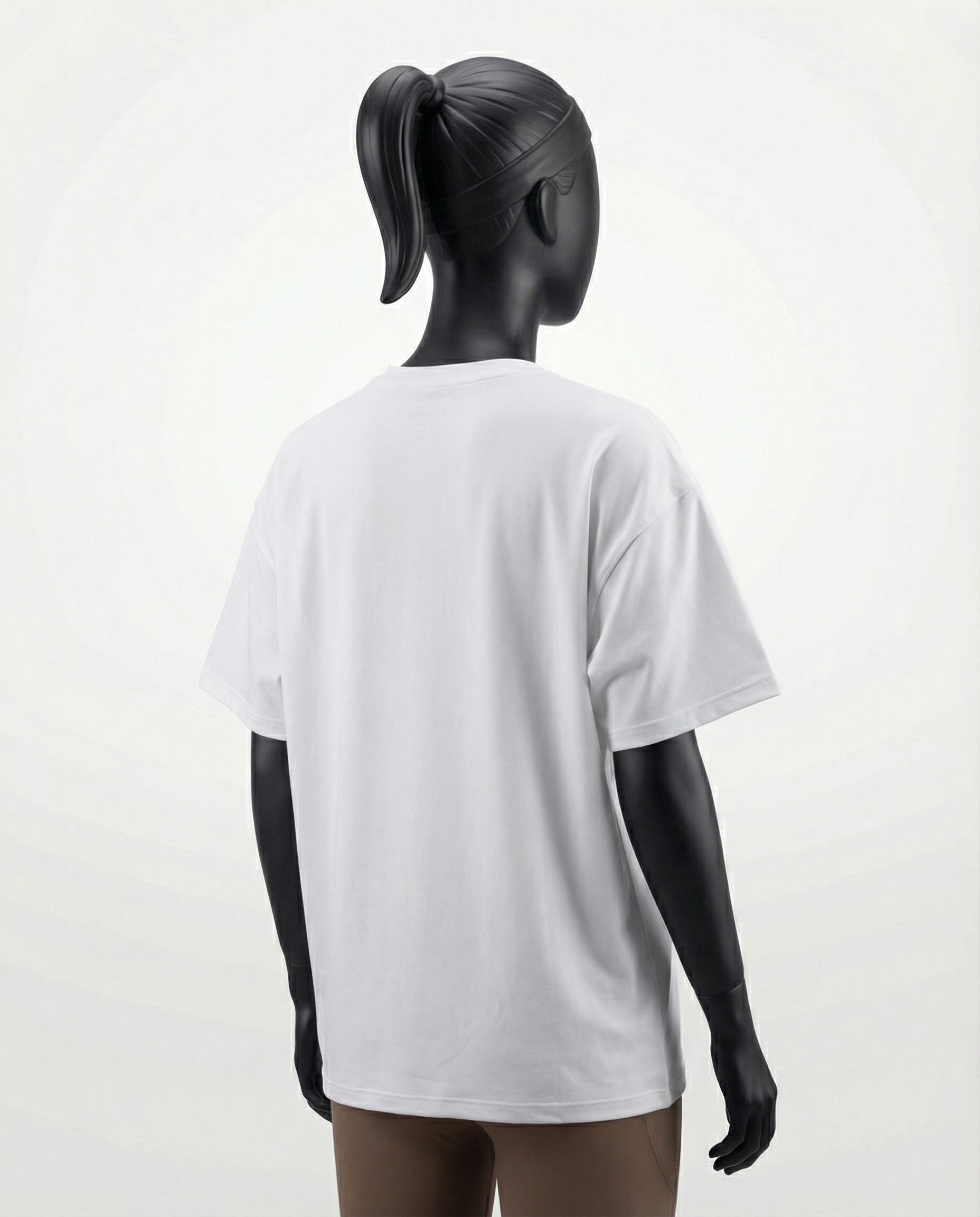 Oversized women’s T-shirt with a clean minimalist design, relaxed drop-shoulder fit, and smooth lightweight fabric, ideal for breathable comfort and versatile everyday wear.