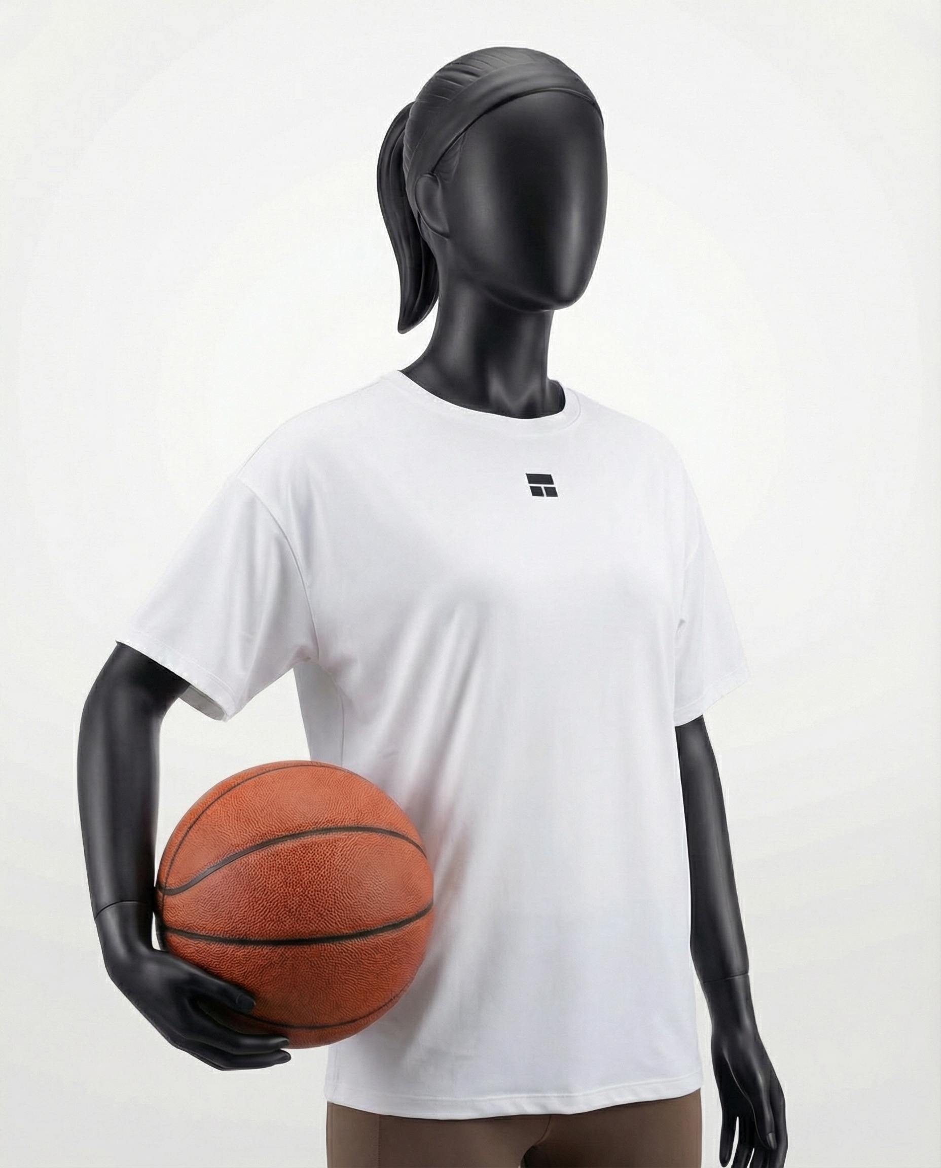 Oversized women’s T-shirt with a clean minimalist design, relaxed drop-shoulder fit, and smooth lightweight fabric, ideal for breathable comfort and versatile everyday wear.