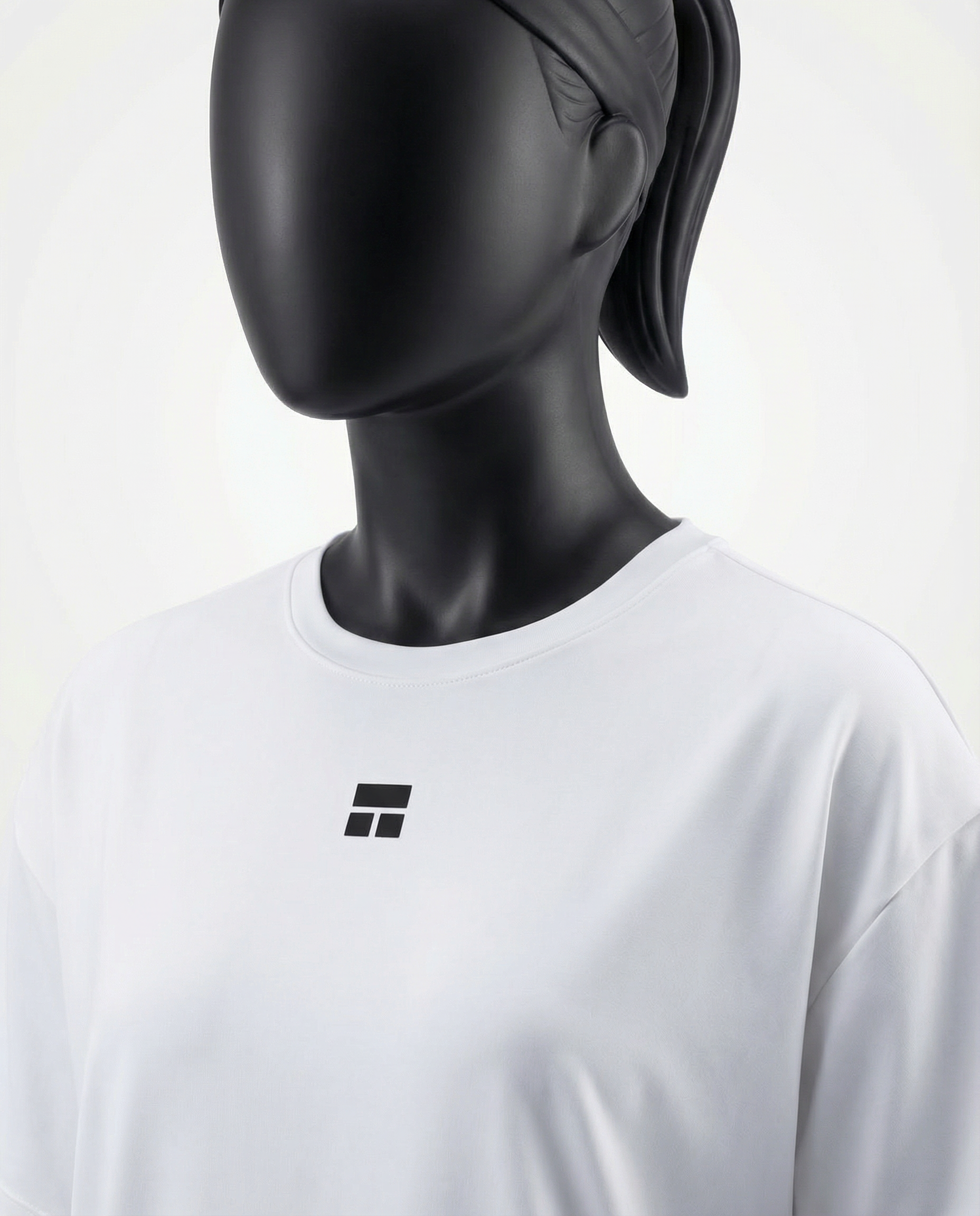 Oversized women’s T-shirt with a clean minimalist design, relaxed drop-shoulder fit, and smooth lightweight fabric, ideal for breathable comfort and versatile everyday wear.