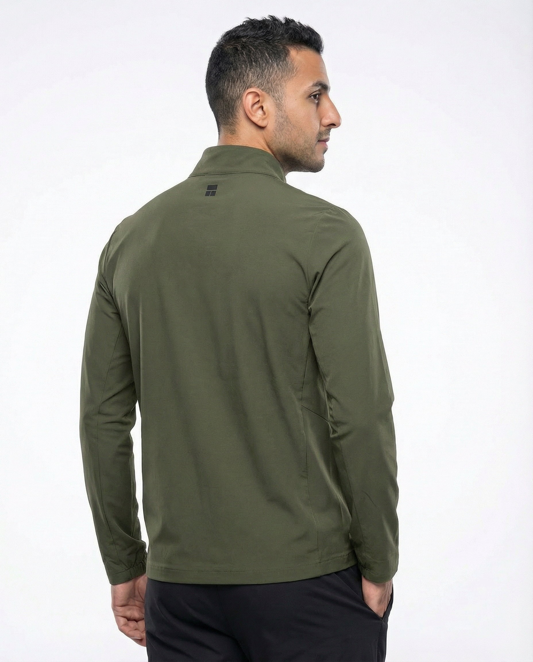 Man wearing a green jacket on a white background
Courts Sport
#color_olive-green