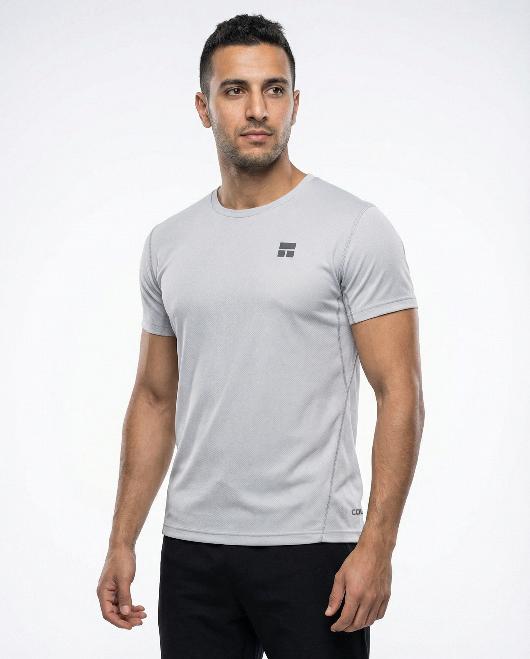 Man wearing a gray t-shirt with a logo on a white background
Courts Sport
#color_light-grey