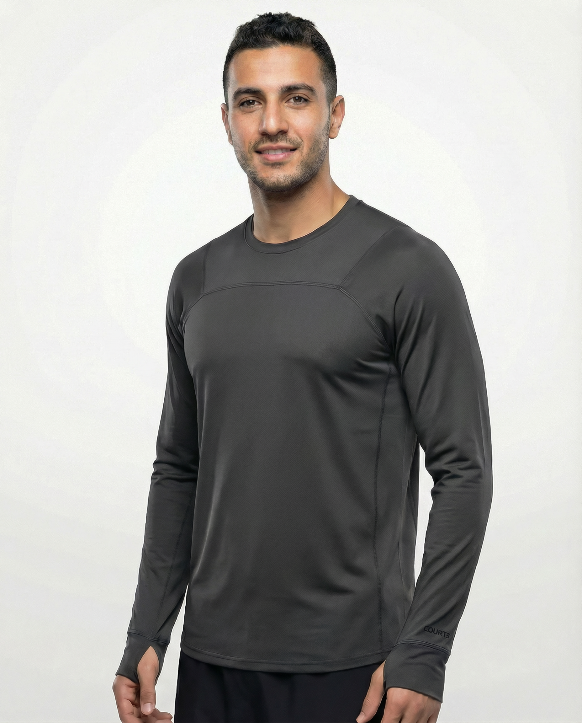 Man wearing a gray long-sleeve shirt against a white background
Courts Sport
#color_dark-grey