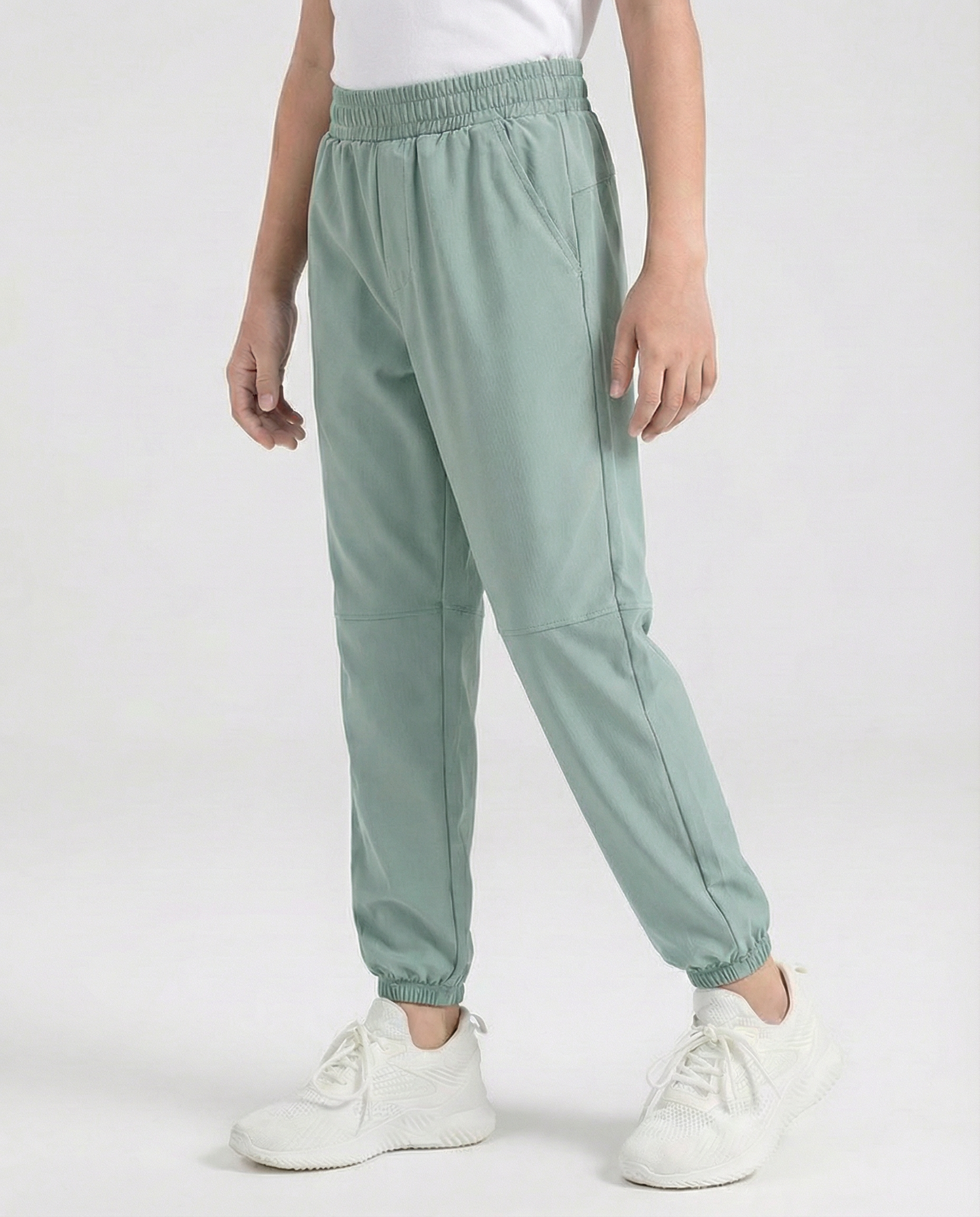 Child wearing a white t-shirt and light green pants on a white background
Courts Sport
#color_frost-green